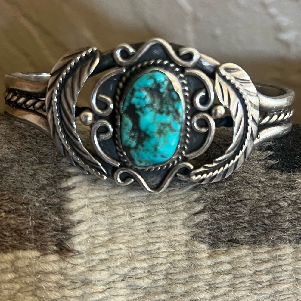 Beautiful Vintage Navajo Turquoise & Silver Cuff